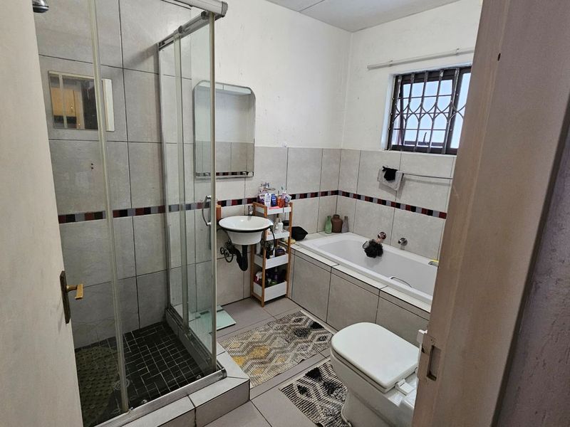 1 Bedroom, 1 Bathroom Garden Unit - Sunninghill - Photo 9