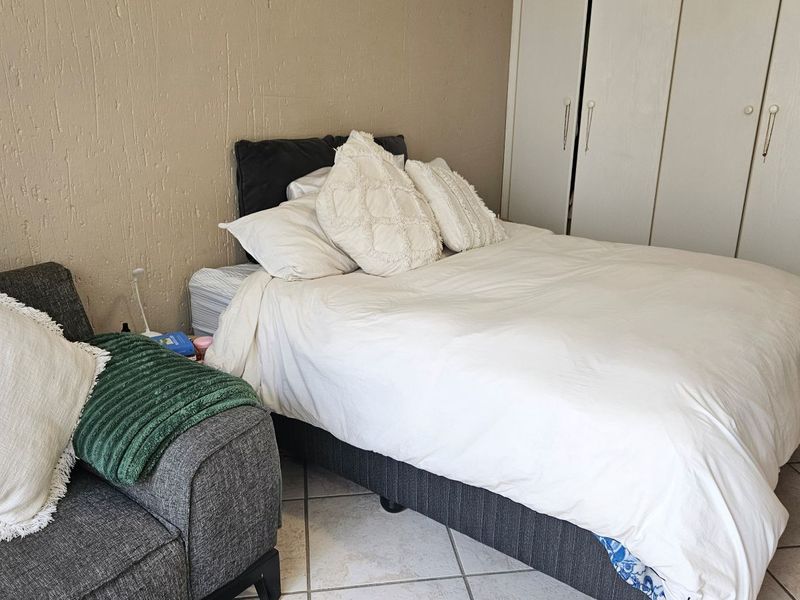 1 Bedroom, 1 Bathroom Garden Unit - Sunninghill - Photo 8