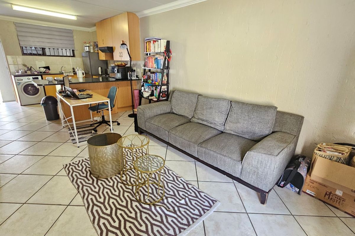 1 Bedroom, 1 Bathroom Garden Unit - Sunninghill - Photo 2
