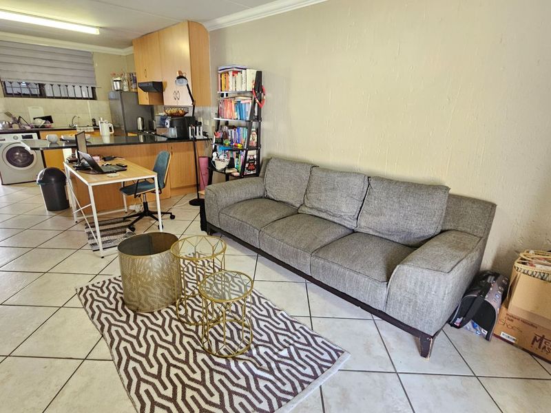1 Bedroom, 1 Bathroom Garden Unit - Sunninghill - Photo 2