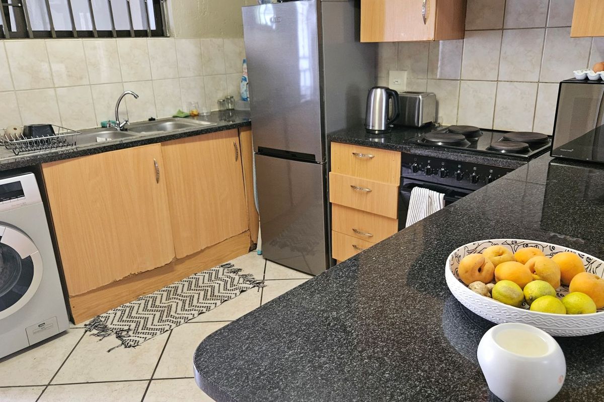 1 Bedroom, 1 Bathroom Garden Unit - Sunninghill - Photo 5