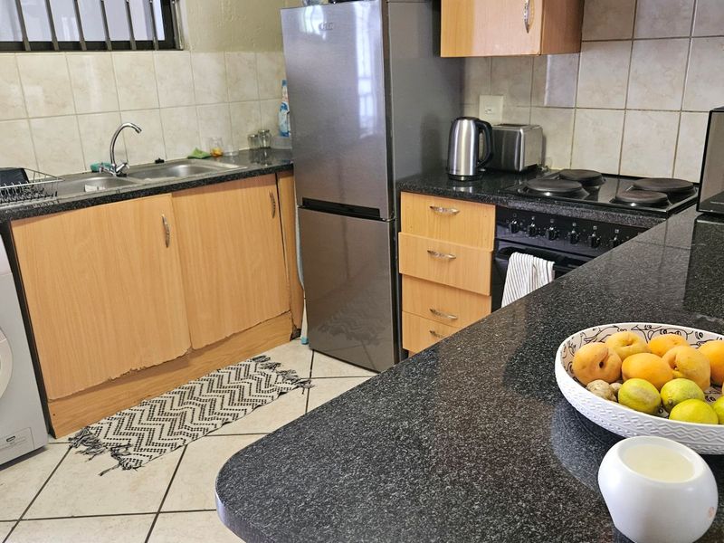 1 Bedroom, 1 Bathroom Garden Unit - Sunninghill - Photo 5