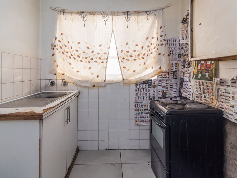 RENOVATION-READY APARTMENT OPPORTUNITY - Photo 4