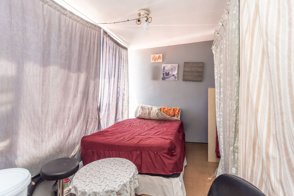 RENOVATION-READY APARTMENT OPPORTUNITY - Photo 5