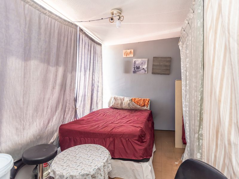 RENOVATION-READY APARTMENT OPPORTUNITY - Photo 5