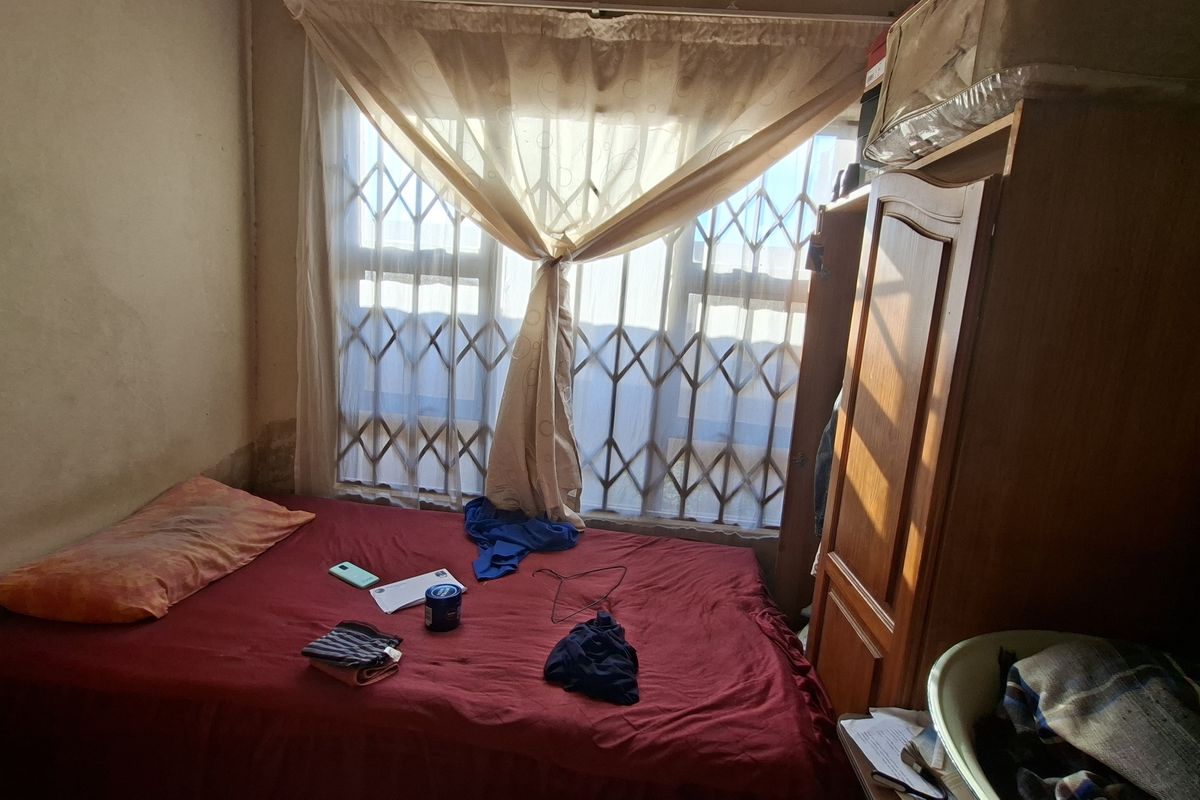 3-Bedroom Gem with 3 Outside Rooms - Photo 5