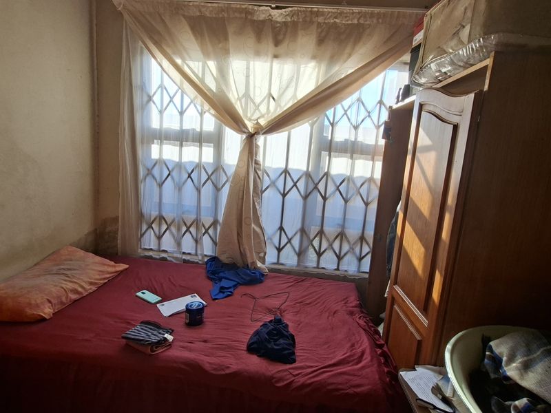 3-Bedroom Gem with 3 Outside Rooms - Photo 5