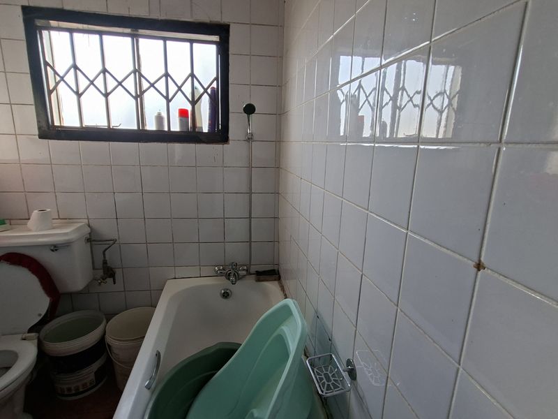 3-Bedroom Gem with 3 Outside Rooms - Photo 6