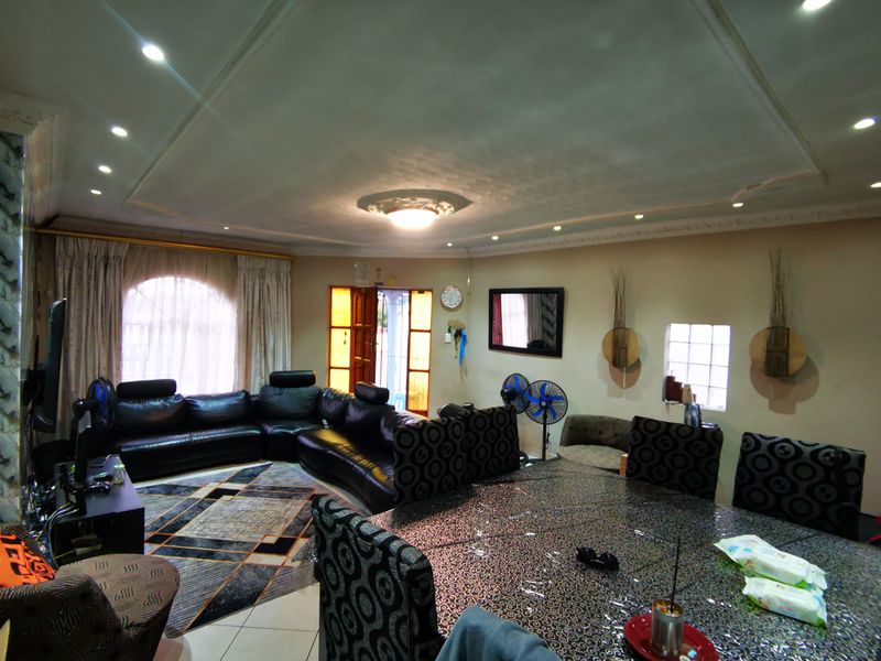Modern Comfort Meets Suburban Serenity: Your Forever Home in Lenasia Ext 11 - Photo 5