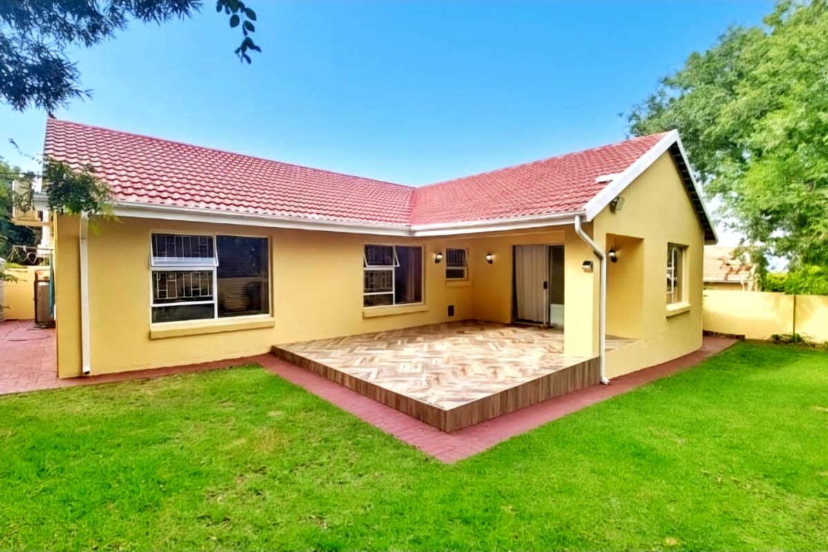 Refined Family Living in a Pet-Friendly Setting - Photo 2