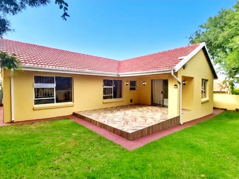 Refined Family Living in a Pet-Friendly Setting - Photo 2