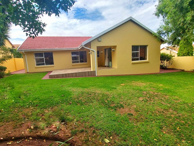 Refined Family Living in a Pet-Friendly Setting - Photo 4