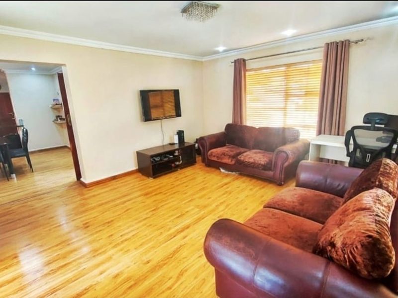 Refined Family Living in a Pet-Friendly Setting - Photo 5