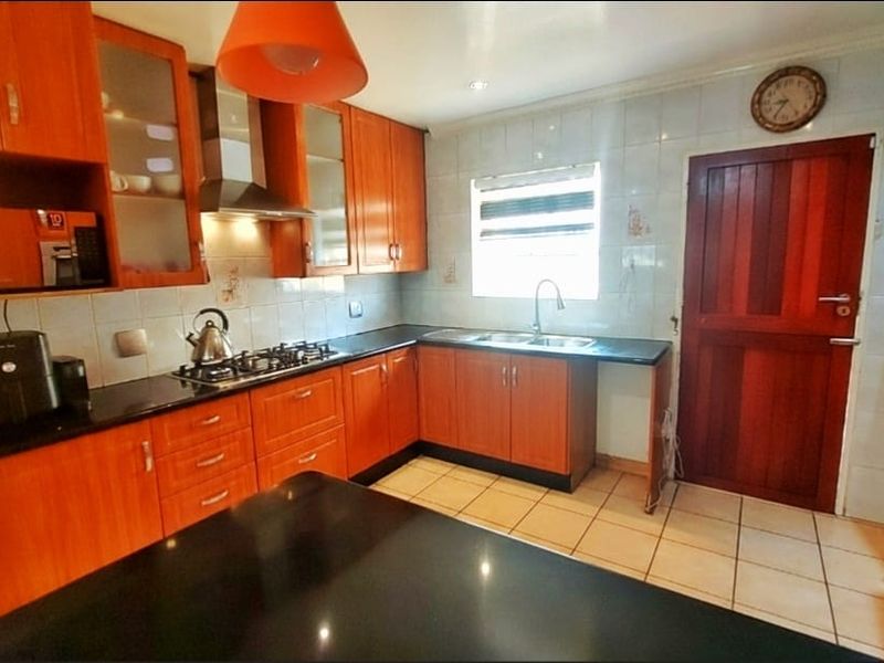 Refined Family Living in a Pet-Friendly Setting - Photo 10