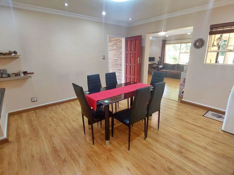 Refined Family Living in a Pet-Friendly Setting - Photo 8