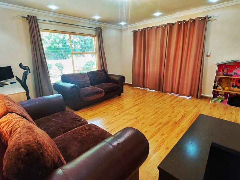 Refined Family Living in a Pet-Friendly Setting - Photo 7