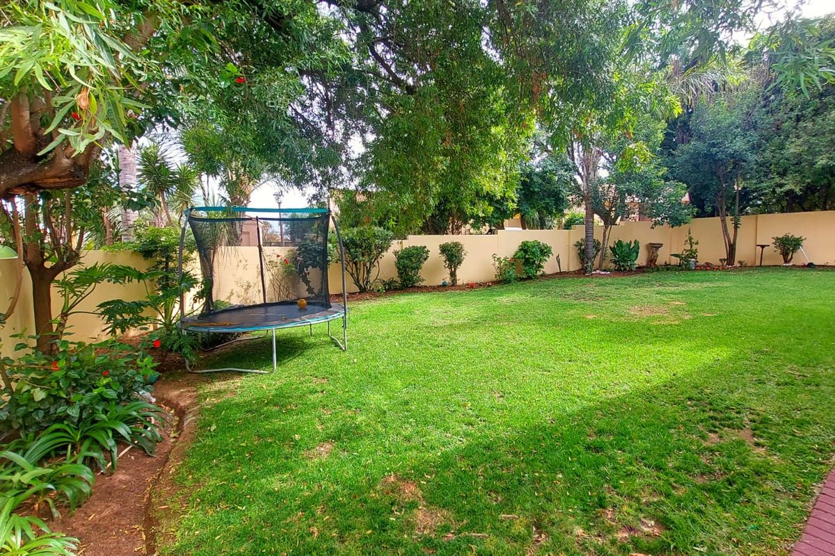 Refined Family Living in a Pet-Friendly Setting - Photo 3