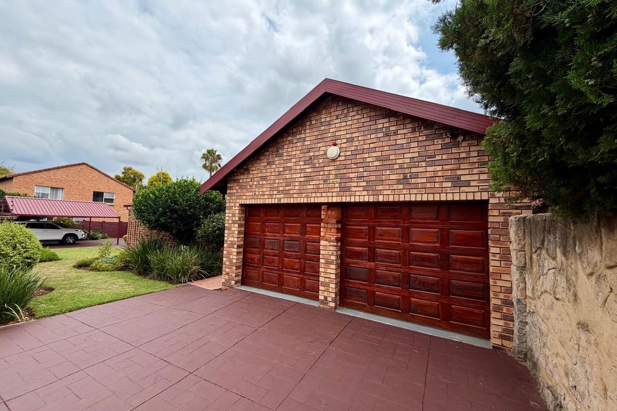 Prime Location - Family Home - Flatlet! - Photo 2