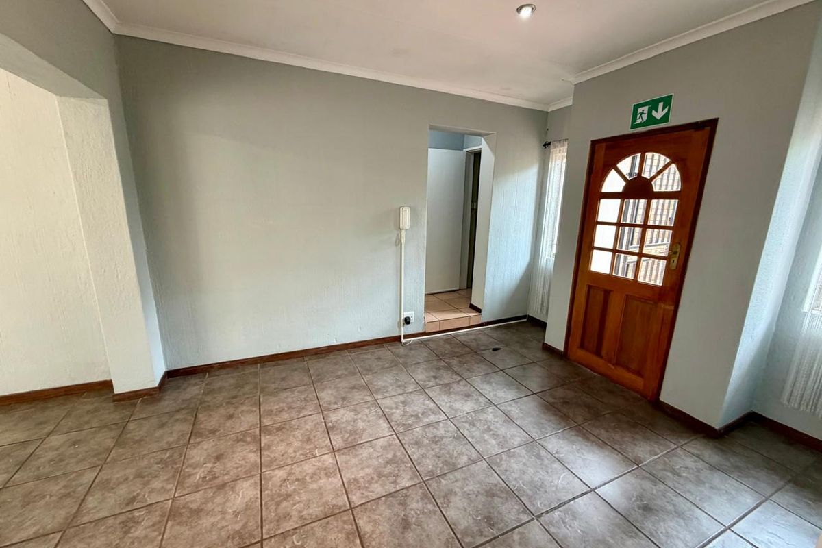 Prime Location - Family Home - Flatlet! - Photo 4