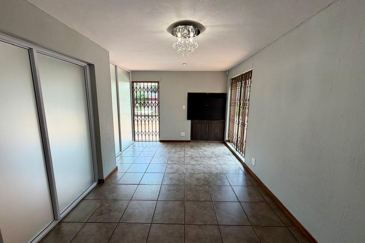 Prime Location - Family Home - Flatlet! - Photo 5