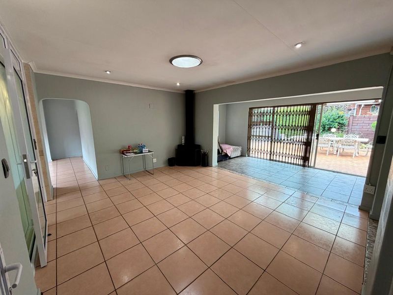 Prime Location - Family Home - Flatlet! - Photo 9