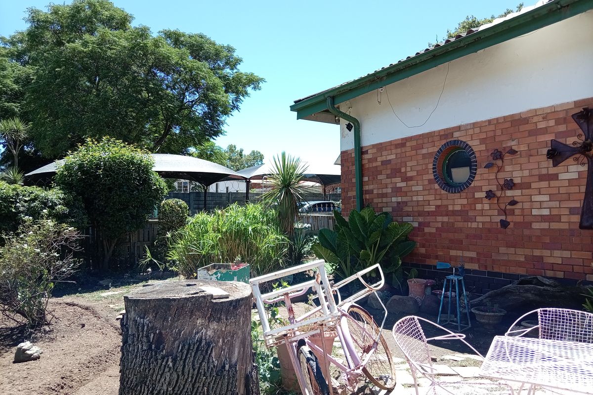 Stunning 4-bedroom freestanding home for sale in Standerton Central—perfect for family living! - Photo 4