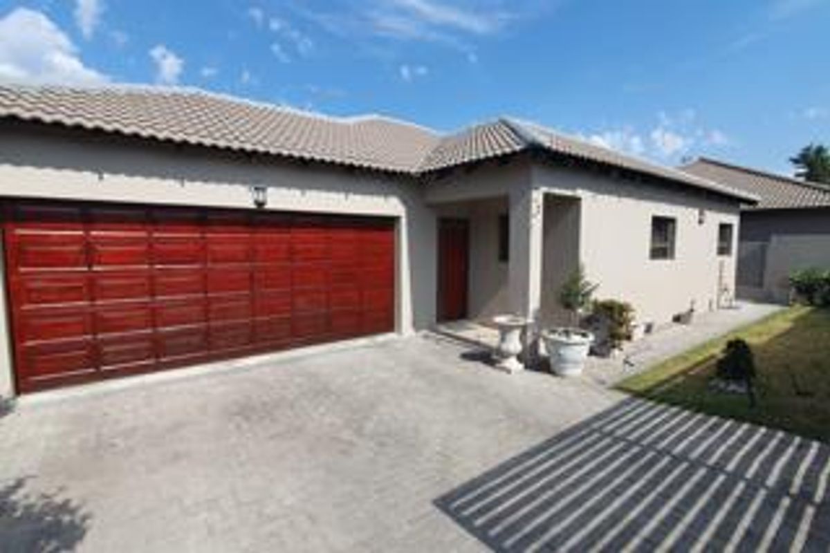 Charming 3-bedroom cluster for sale in Buccleuch, Sandton—perfect for modern living and convenience! - Photo 2