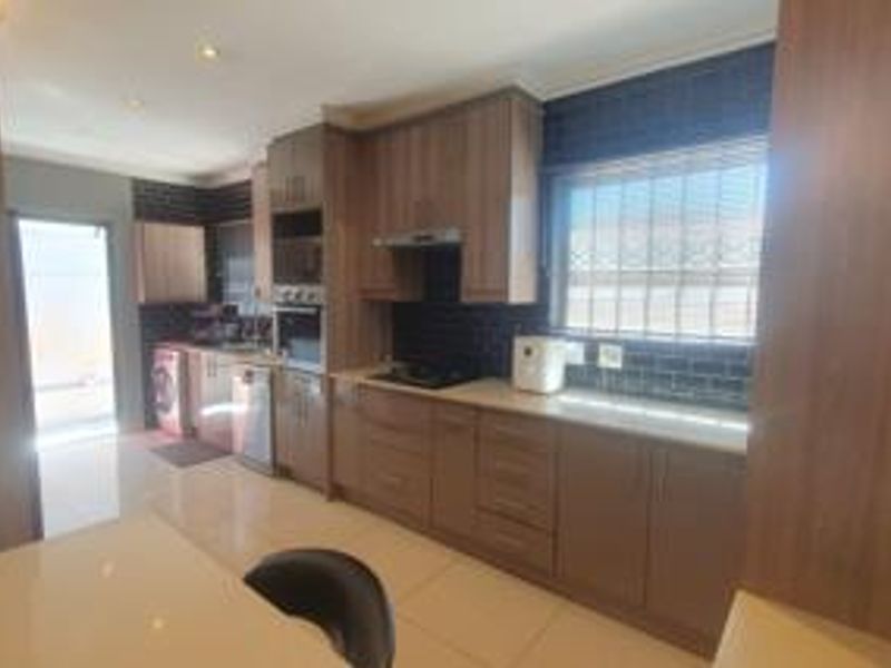 Charming 3-bedroom cluster for sale in Buccleuch, Sandton—perfect for modern living and convenience! - Photo 7