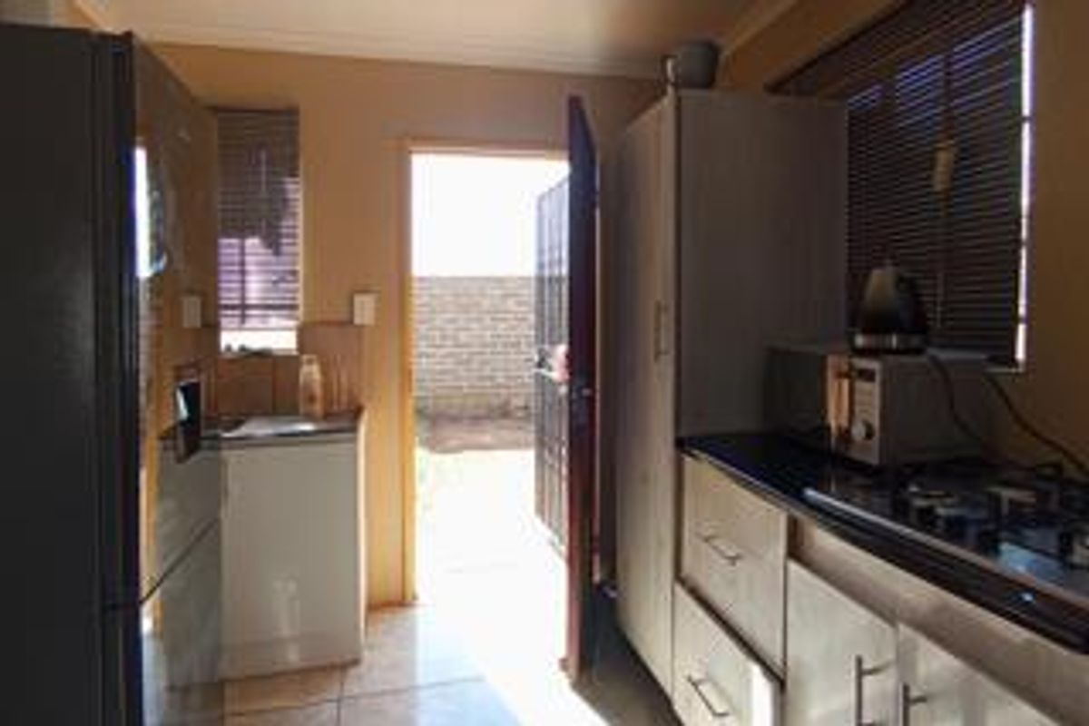 3 Bedroom House for sale in Klerksoord - Photo 4