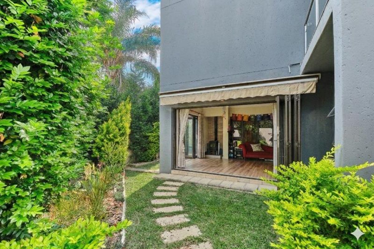 Exclusive Corner Elegance with 3 bedrooms, 2.5 bathrooms in a Boutique Complex of Only 8 Homes - Photo 5