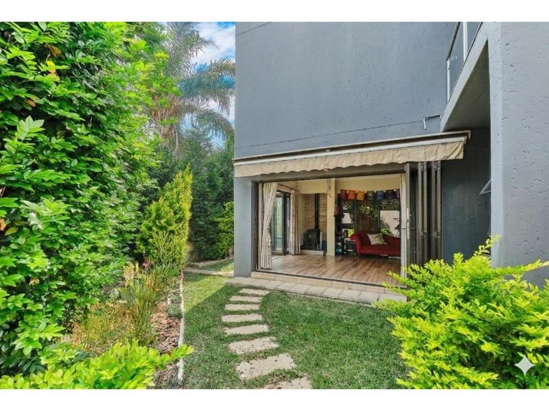 Exclusive Corner Elegance with 3 bedrooms, 2.5 bathrooms in a Boutique Complex of Only 8 Homes - Photo 5