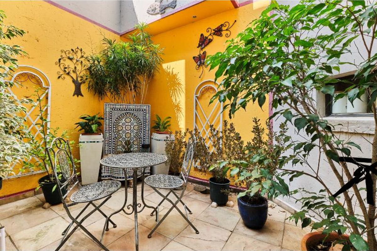 Exclusive Corner Elegance with 3 bedrooms, 2.5 bathrooms in a Boutique Complex of Only 8 Homes - Photo 3