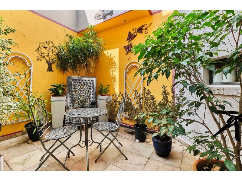 Exclusive Corner Elegance with 3 bedrooms, 2.5 bathrooms in a Boutique Complex of Only 8 Homes - Photo 3