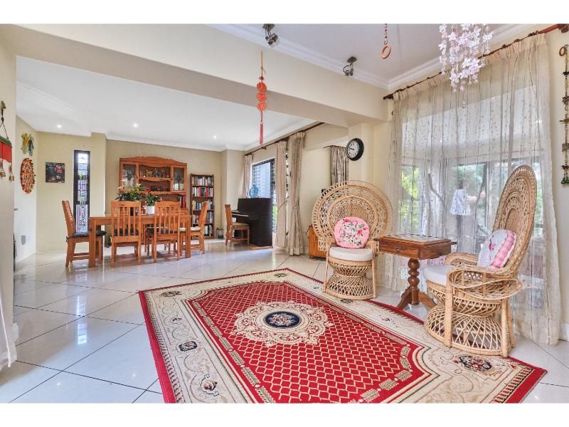 Exclusive Corner Elegance with 3 bedrooms, 2.5 bathrooms in a Boutique Complex of Only 8 Homes - Photo 10