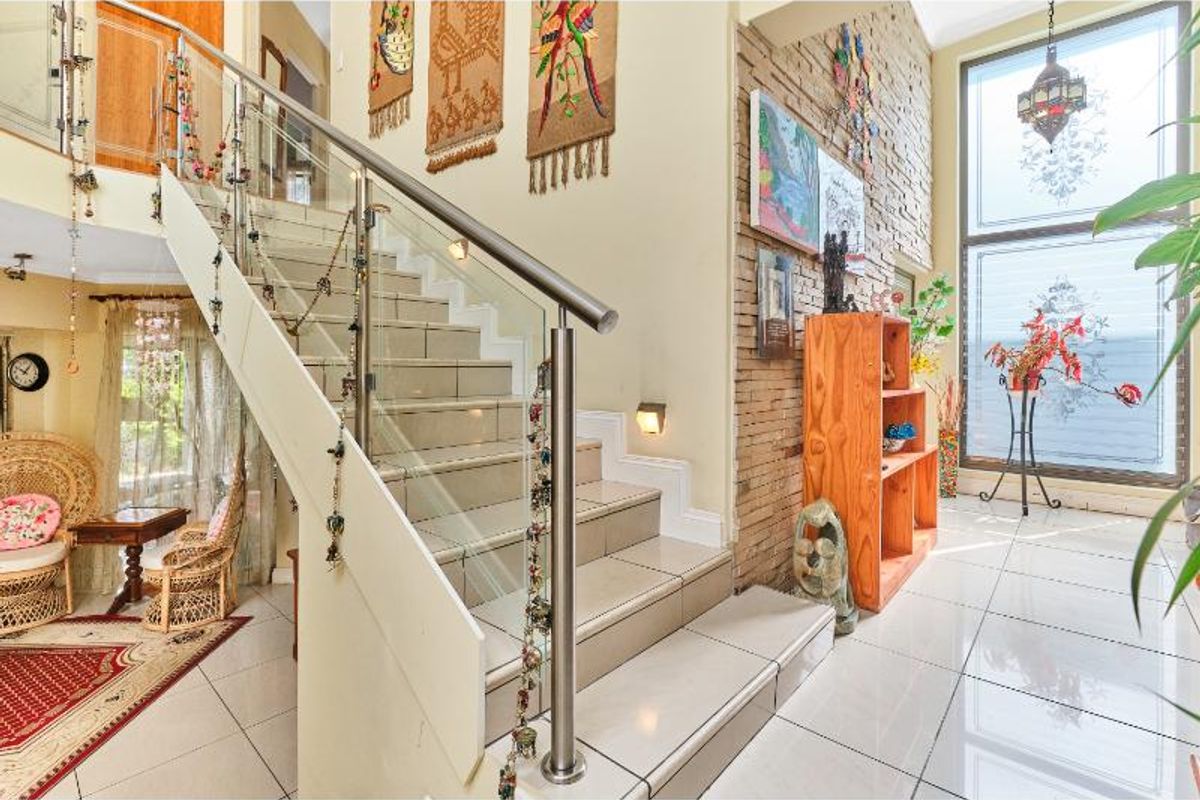 Exclusive Corner Elegance with 3 bedrooms, 2.5 bathrooms in a Boutique Complex of Only 8 Homes - Photo 2
