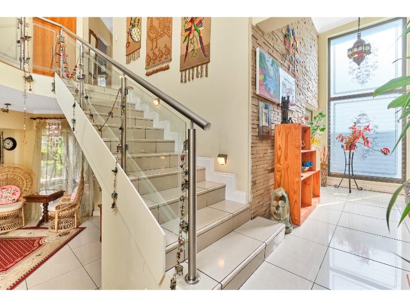 Exclusive Corner Elegance with 3 bedrooms, 2.5 bathrooms in a Boutique Complex of Only 8 Homes - Photo 2