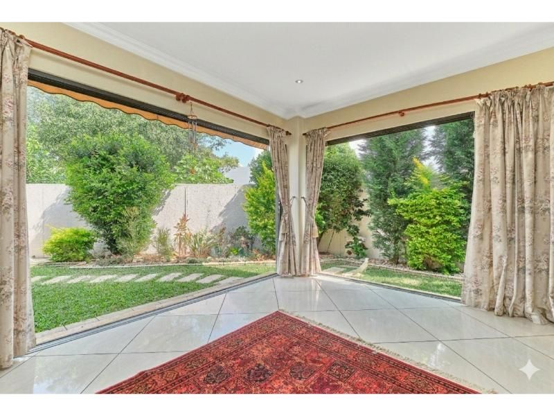 Exclusive Corner Elegance with 3 bedrooms, 2.5 bathrooms in a Boutique Complex of Only 8 Homes - Photo 8
