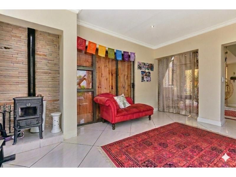 Exclusive Corner Elegance with 3 bedrooms, 2.5 bathrooms in a Boutique Complex of Only 8 Homes - Photo 7