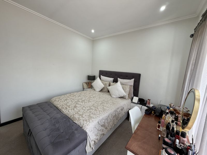 Stunning 2-bedroom apartment for sale in Barbeque Downs, Midrand—modern living in a prime location! - Photo 6