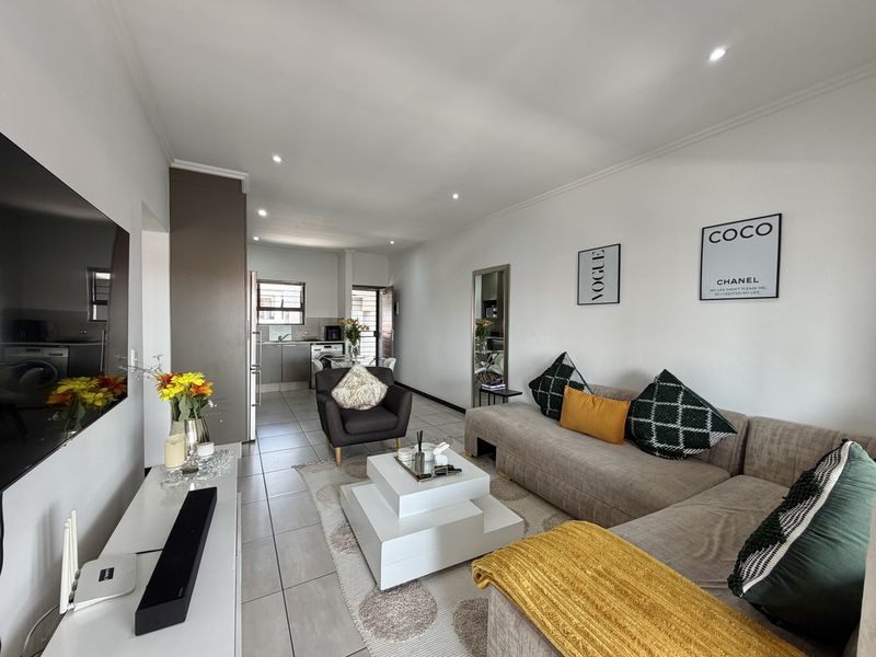 Stunning 2-bedroom apartment for sale in Barbeque Downs, Midrand—modern living in a prime location! - Photo 3