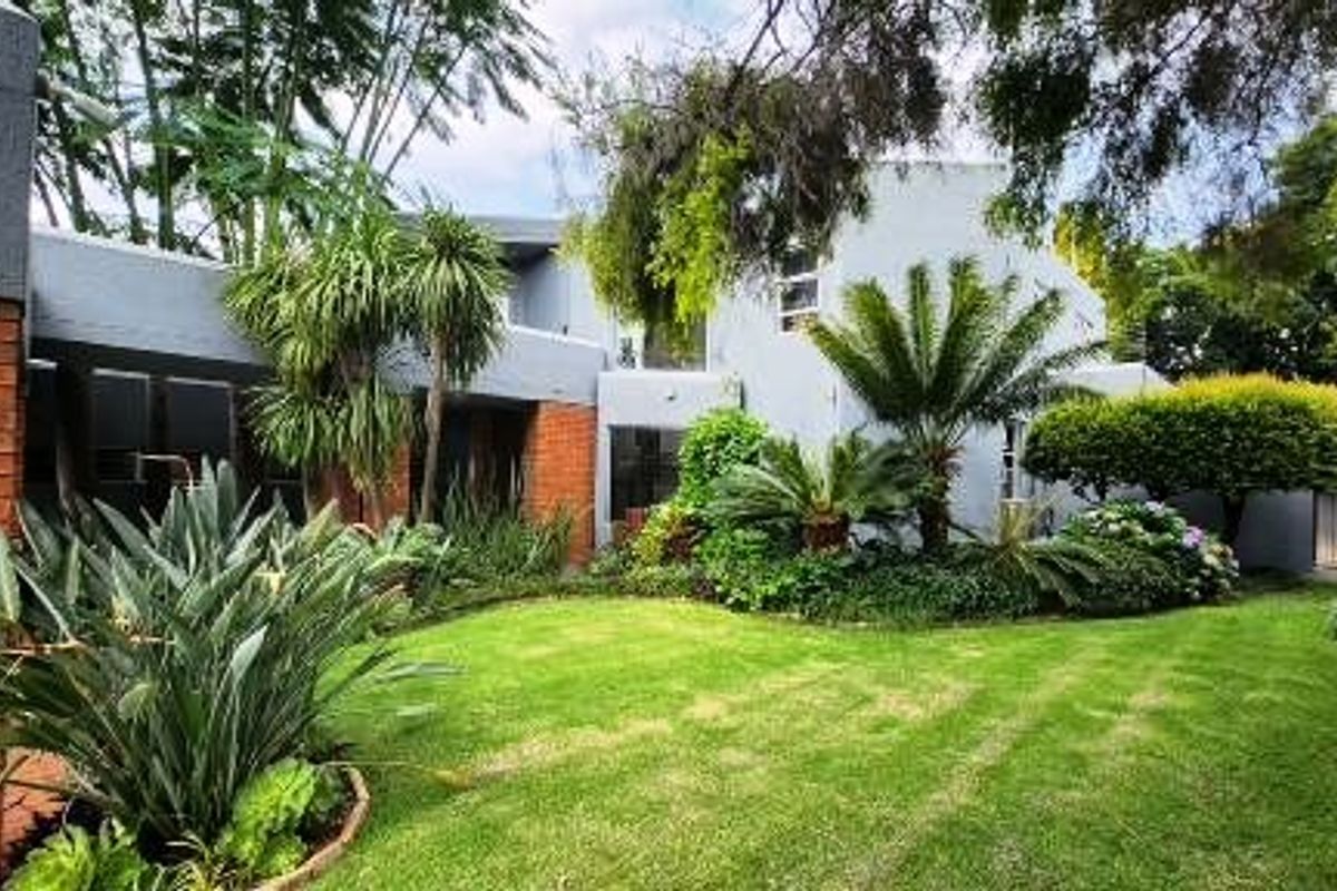 ELEGANT & EXCITING - Photo 5