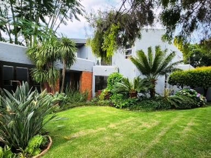 ELEGANT & EXCITING - Photo 5