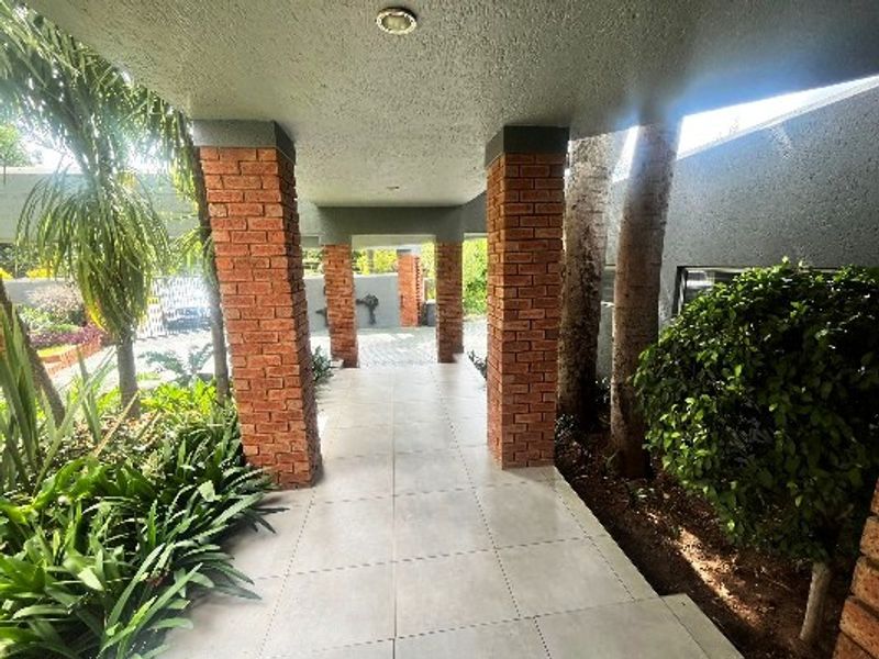 ELEGANT & EXCITING - Photo 7