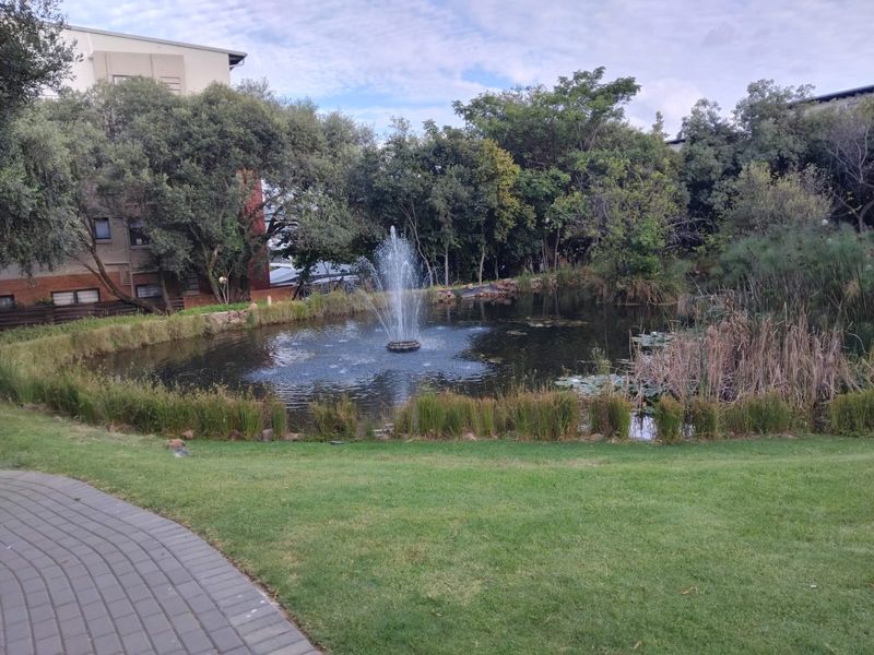 Modern 2-Bedroom Apartment in a Secure Lifestyle Estate Next to Dainfern Square Shopping Centre - Photo 4