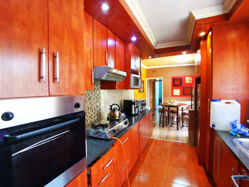 Prime 3 Bed Terenure Home with Borehole and Rental Income - Photo 8