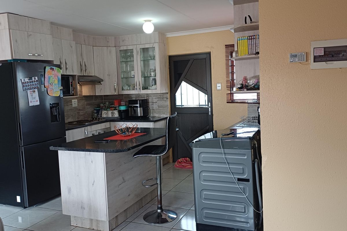 Freehold For Sale In Alberton - Photo 5