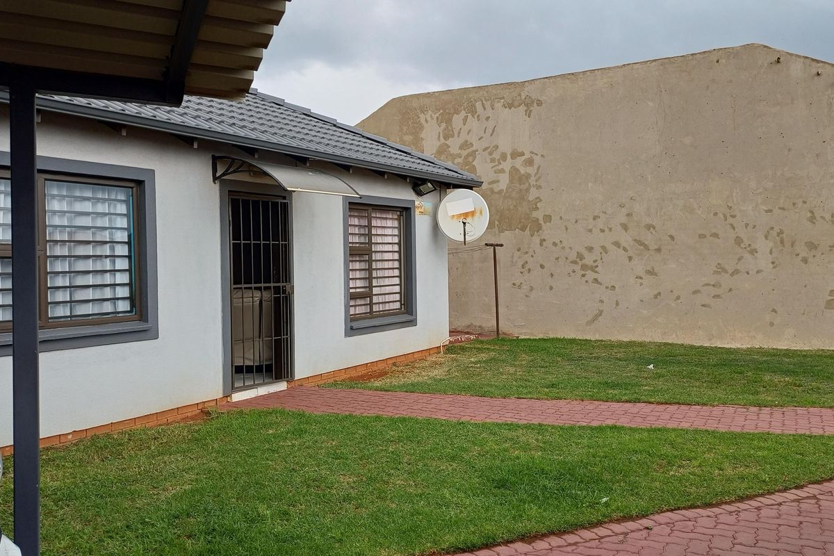 Freehold For Sale In Alberton - Photo 2