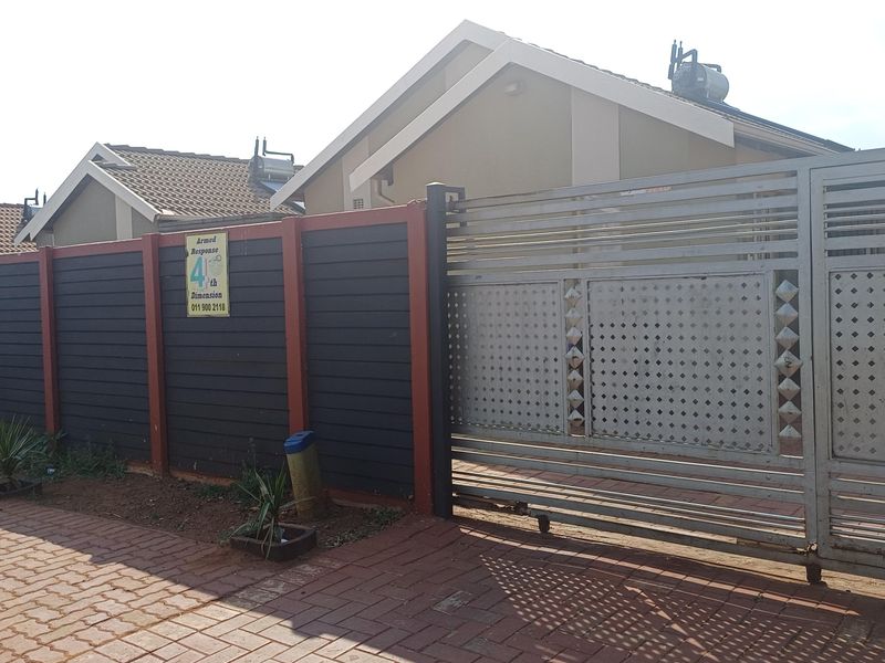 Freehold For Sale In Alberton - Photo 2