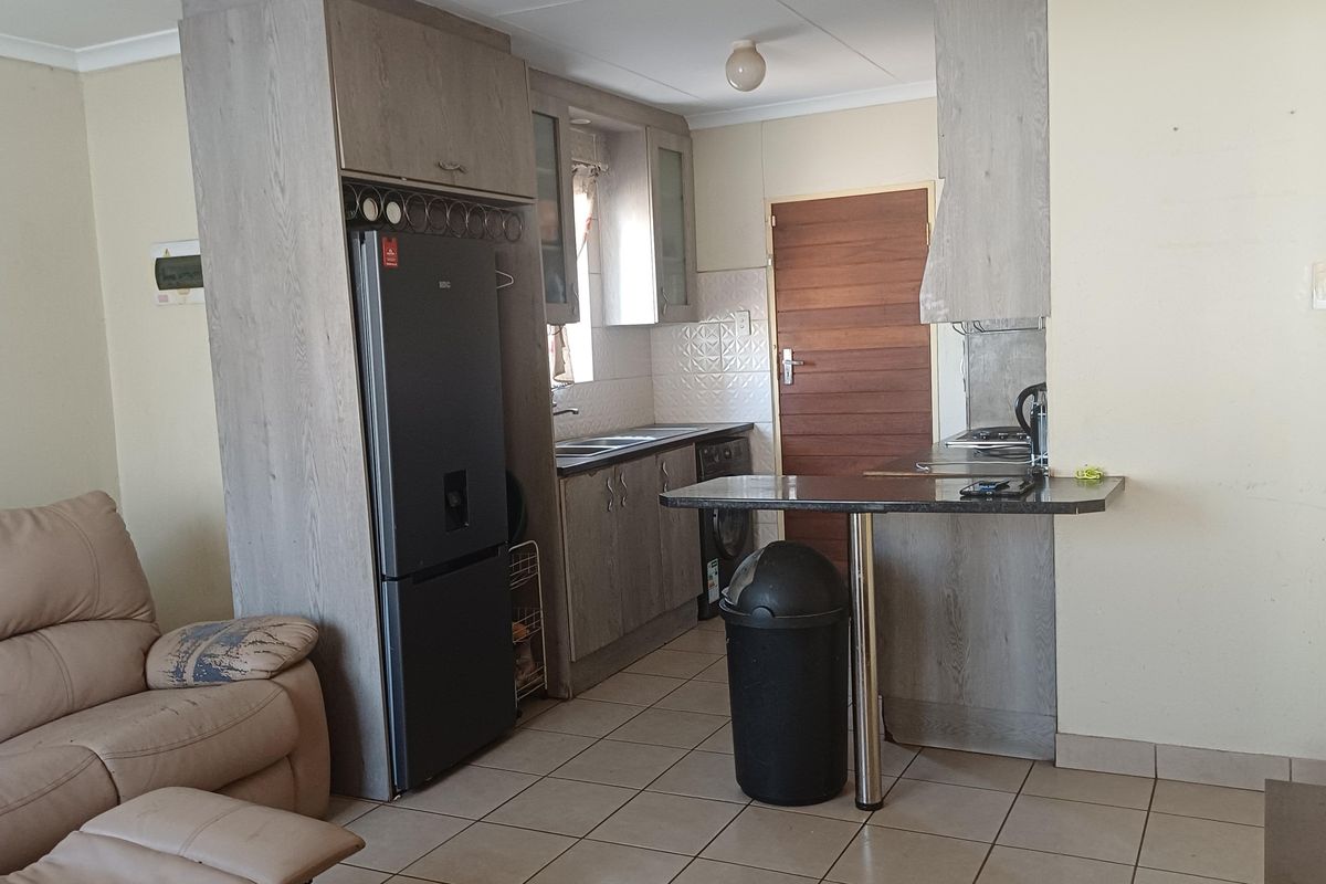 Freehold For Sale In Alberton - Photo 3