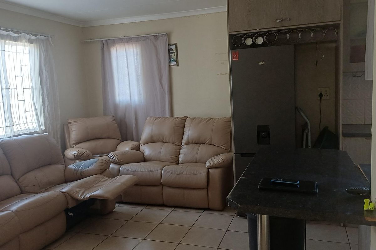 Freehold For Sale In Alberton - Photo 4